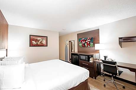 Deluxe Room with One Queen Bed Disability Access Non-Smoking