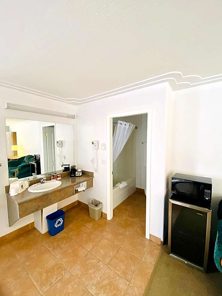 Super 8 by Wyndham 100 Mile House