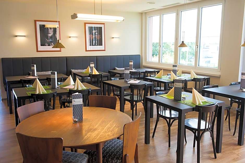 Ascott Hotel & Restaurant