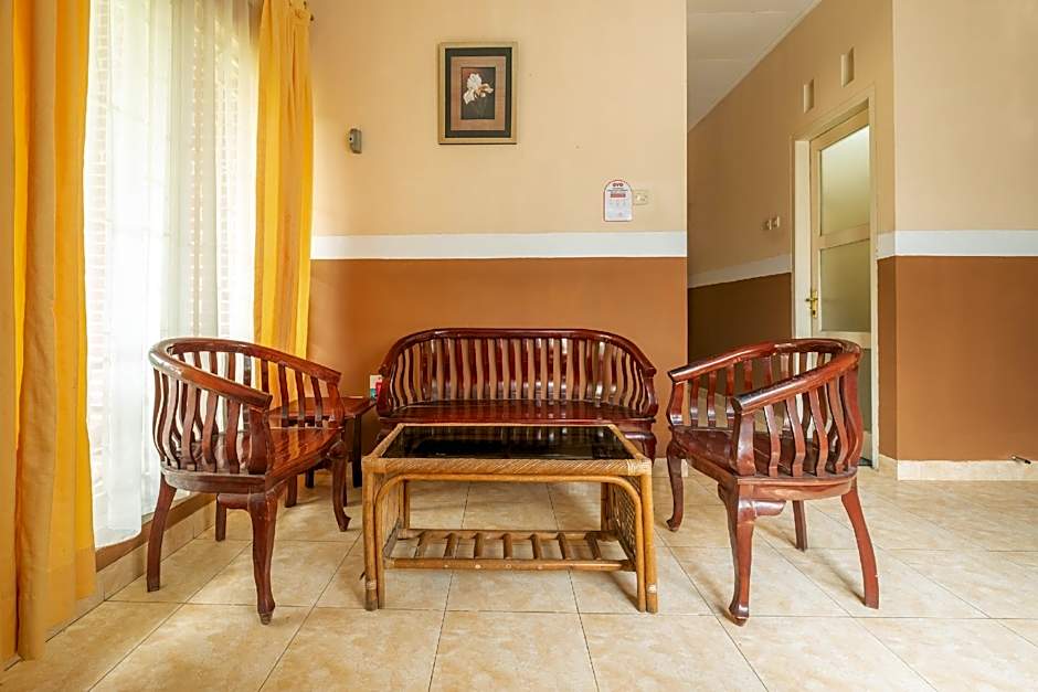 OYO 644 Grand Yustik Selabintana