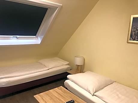 Apartment-Einfach-Eigenes Badezimmer-Strassenblick