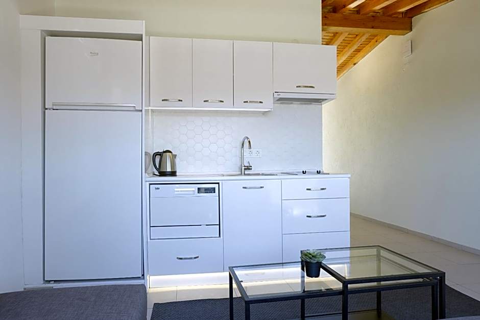 Aegean Apartments - Marina & Chios Island View
