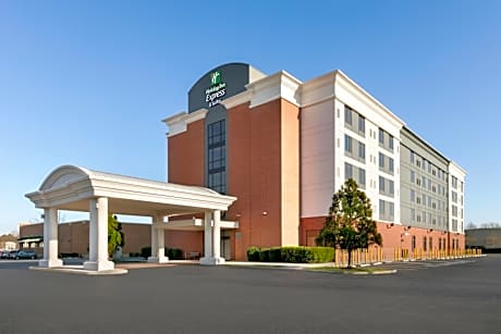 Holiday Inn Express Hotel & Suites Norfolk Airport By IHG
