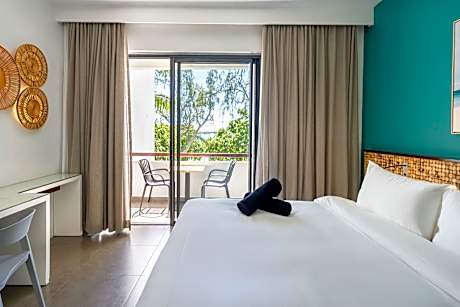 Deluxe Partially Sea Facing Room