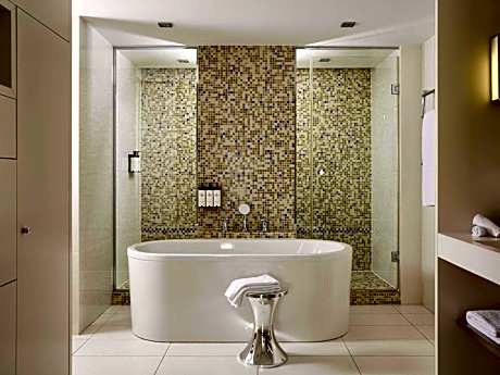 Apartment with One King Bed