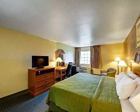 1 King Bed Smoking