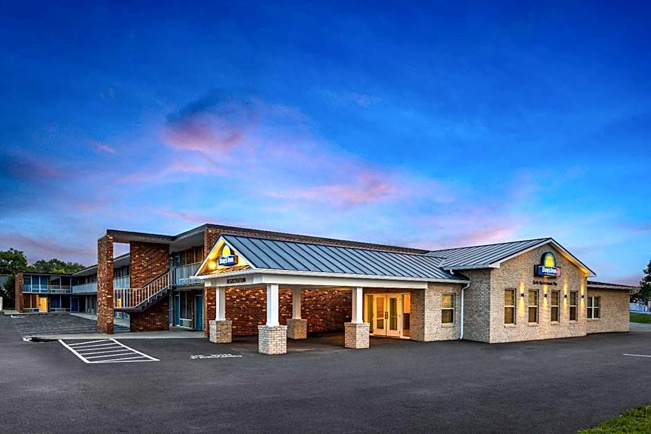 Days Inn by Wyndham Frederick