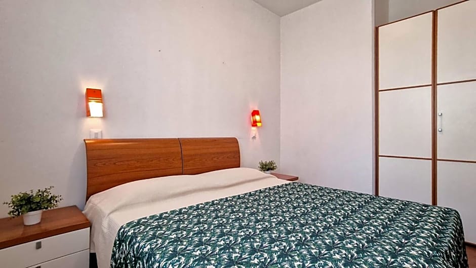 Bright flat in residence with pool - Beahost