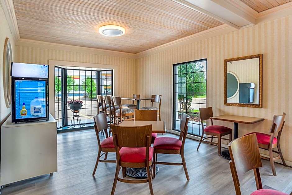 Econo Lodge Inn & Suites Philadelphia MS