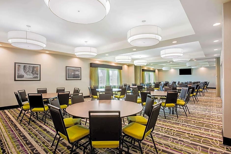 La Quinta Inn & Suites by Wyndham McAllen Convention Center