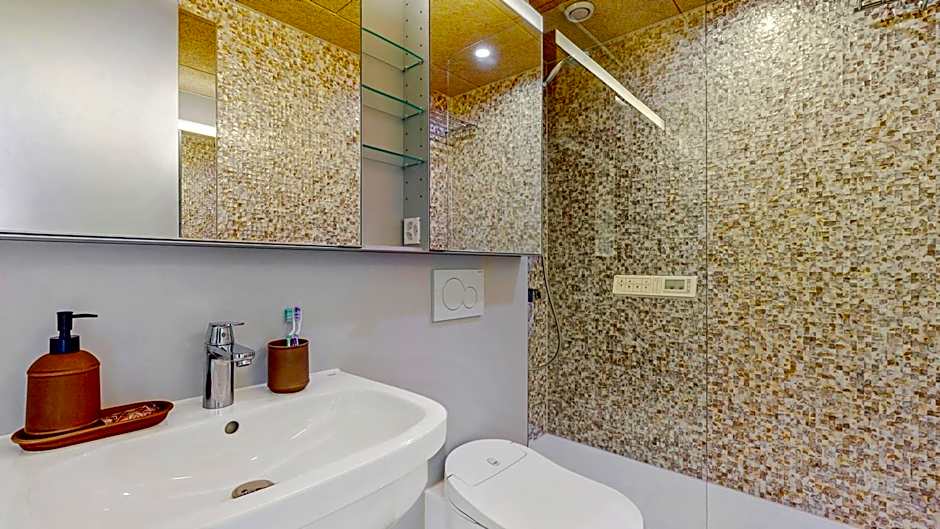 Evi's Home Hotel & Apartments