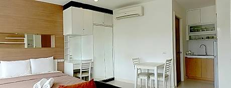 The Seacraze Hua Hin  Studio 5th Fl (by Montri C)