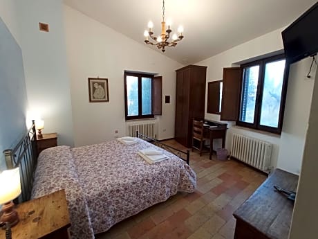 Deluxe Double Room with Shower