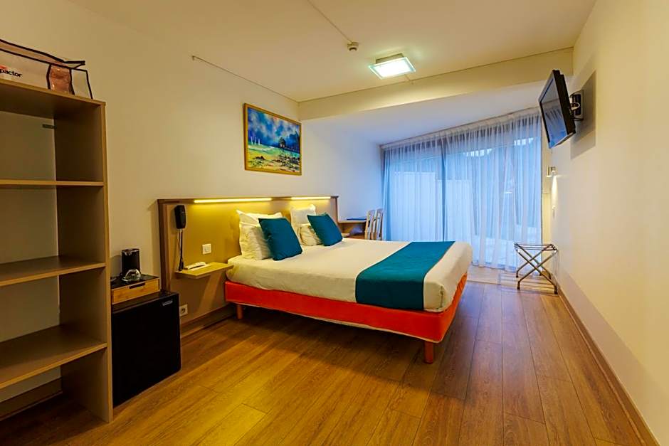 Logis Hôtel Le Rochelois