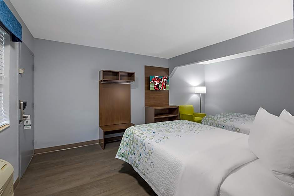 HomeTowne Studios by Red Roof Orange, TX