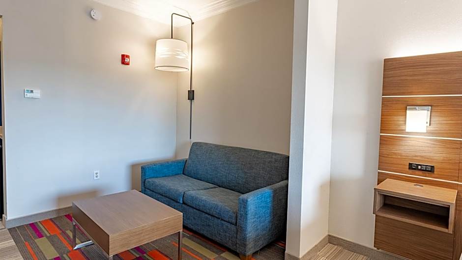 Holiday Inn Express & Suites Macon - I-475 by IHG