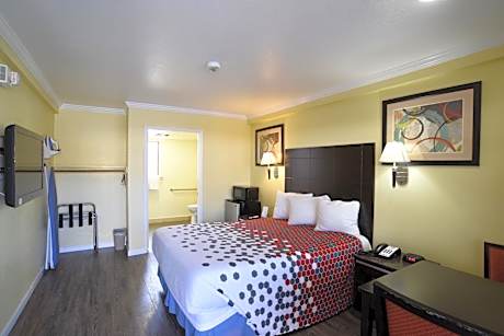 Queen Room - Disability Access