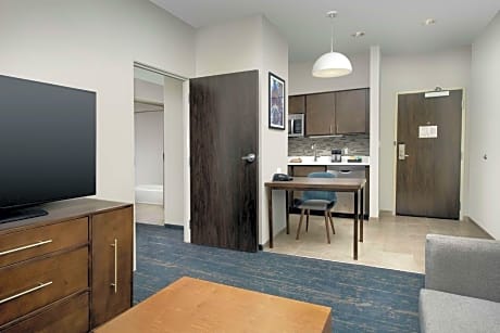 One-Bedroom Queen Suite with Two Queen Beds - Non-Smoking