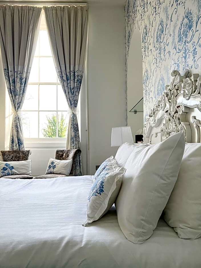 The Riverside House Hotel