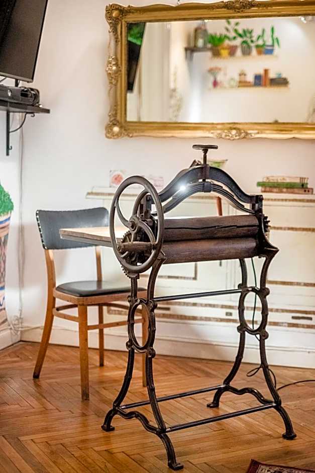 Baroque Hostel & Coworking