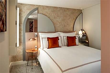 1 King Suite Cloister View Furnished Terrace