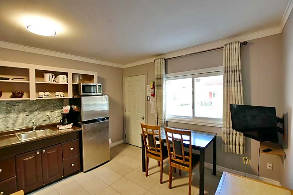 Photo 1 of 8 of 1 Bedroom Suite