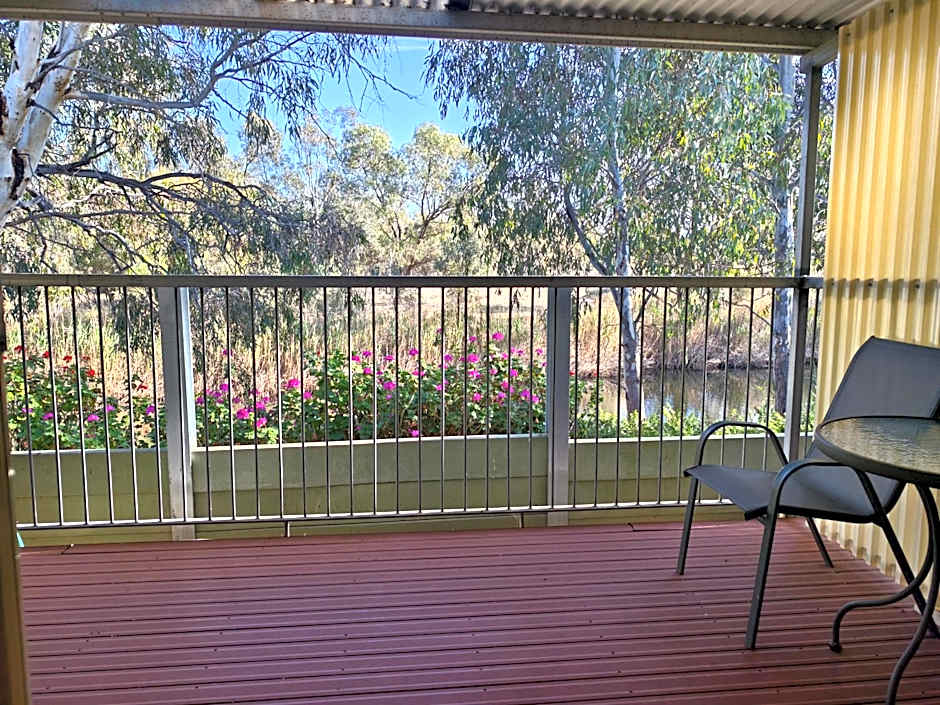 Donald Riverside Motel