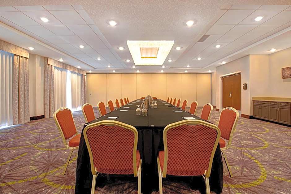 Ramada by Wyndham St Paul AB