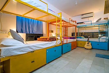 1 Person in 6-Bed Dormitory with Air Conditioning - Female Only