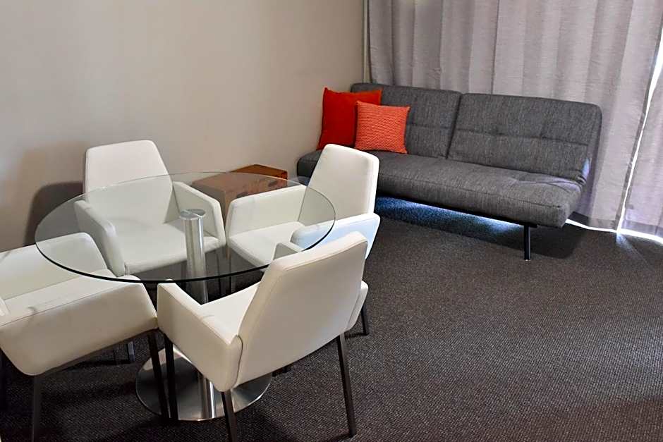 Dutchies Motel Nelson Bay & Dutchmans Beach Apartments