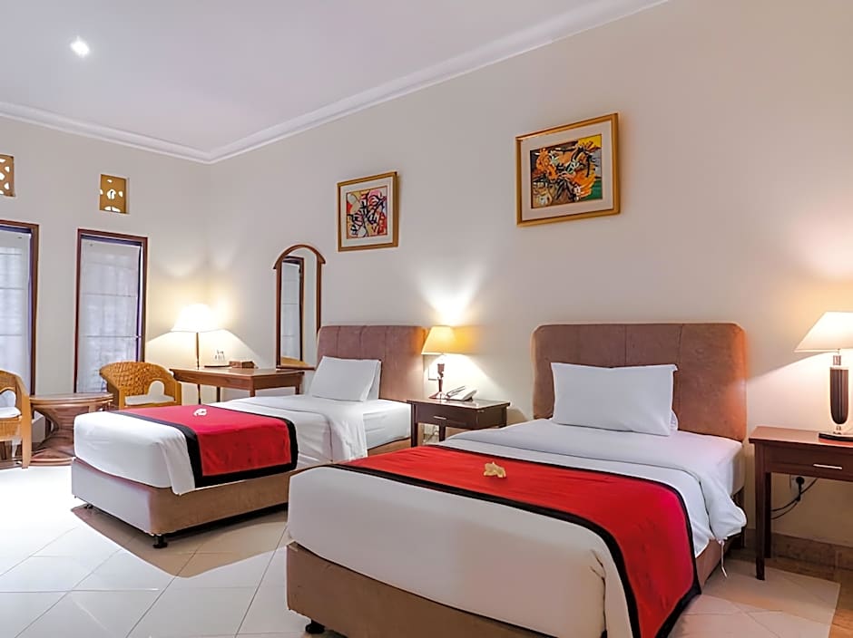 Super OYO Townhouse Oak Maxi Hotel Legian