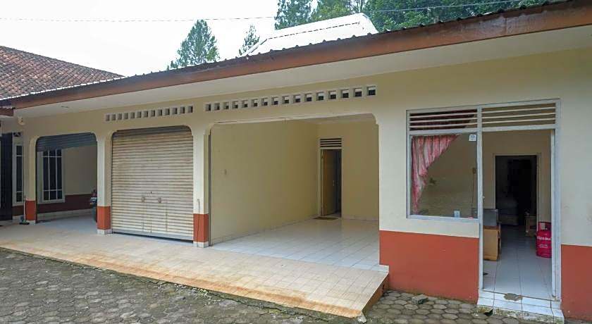 RedDoorz near Lokawisata Baturaden 2