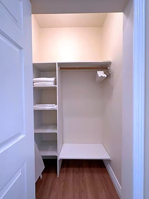 Super Cosy 8Bed & 6Bath in Vancouver heart near to airport and DownTown