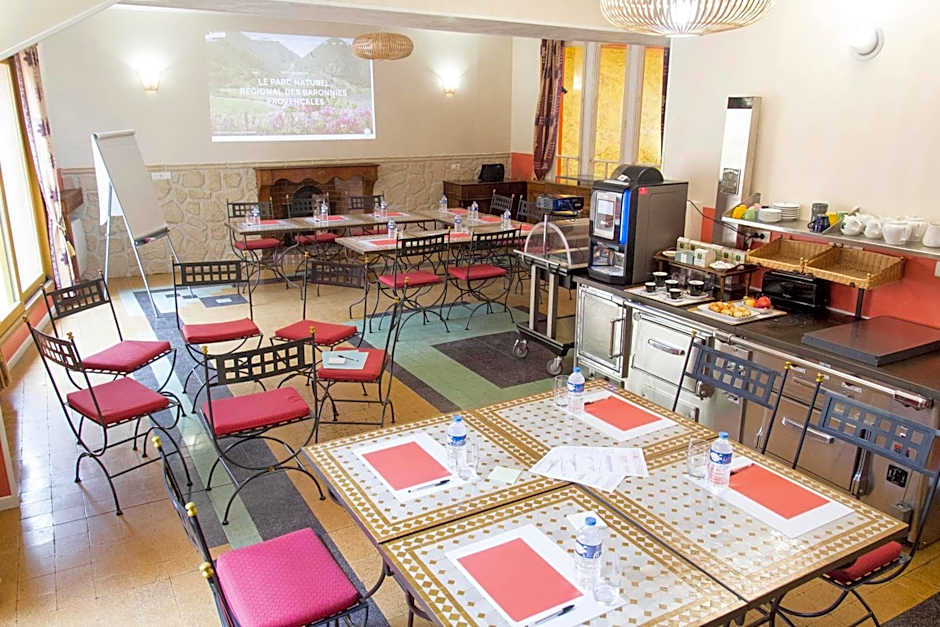 Les Arcades Le Lion D'or