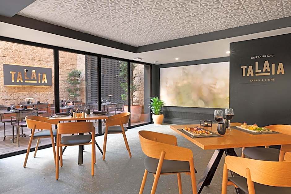 VIVA Suites & Spa Adults Only 16+