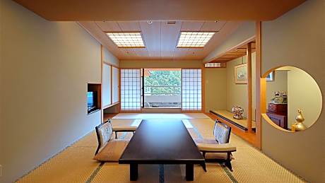 Quadruple Room with Private Bathroom