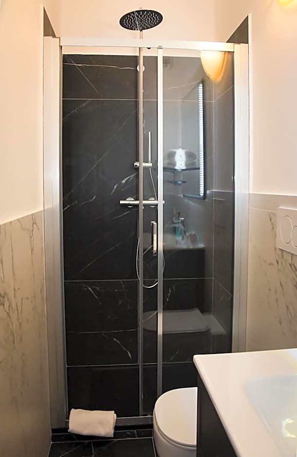 BQ House COLOSSEUM Luxury Rooms