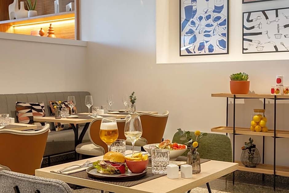 Hotel Santiago Plaza Affiliated by Meliá