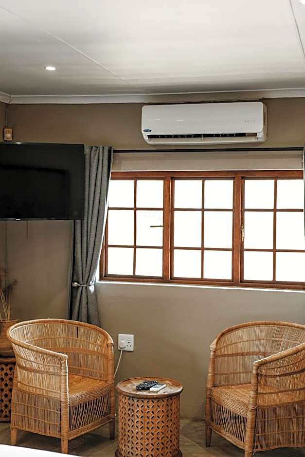 Lighthouse Guesthouse & Cafe