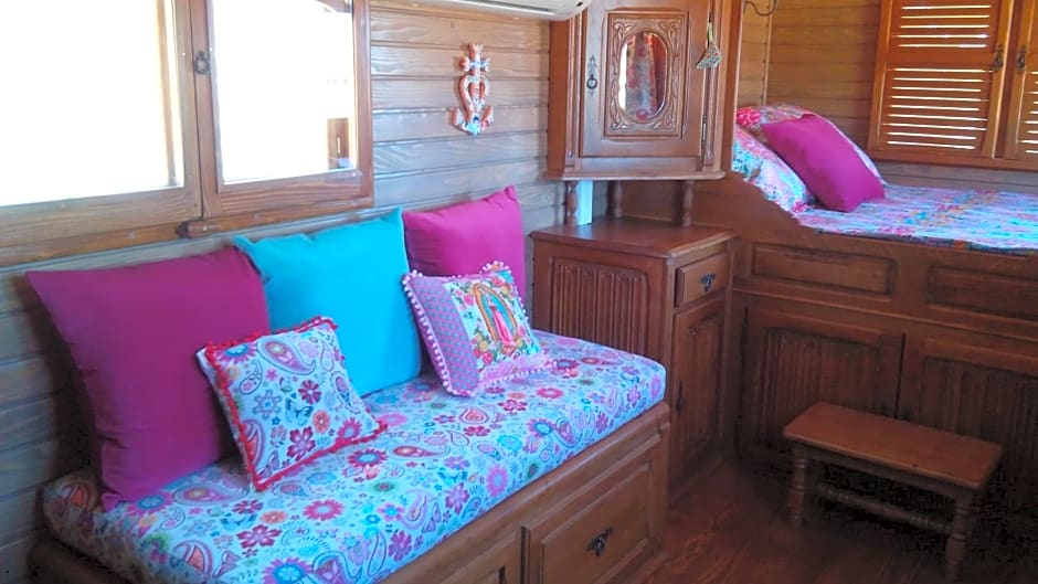 La Nanou'che (roulotte en Camargue)