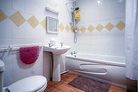 Rose Cottage - 3 Bed Cottage - New Hedges - Tenby