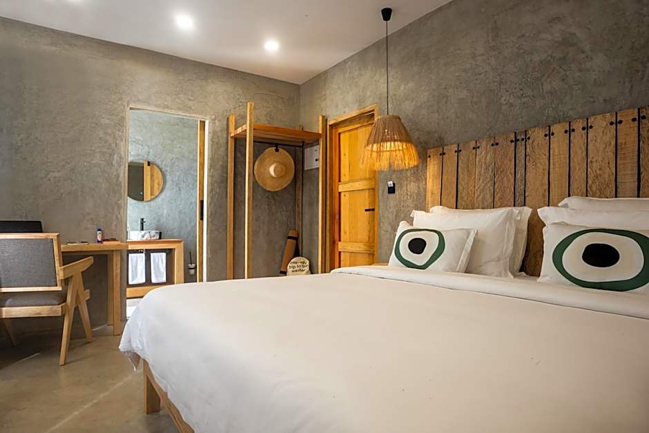 LalaGalu - Beachfront EcoCabins