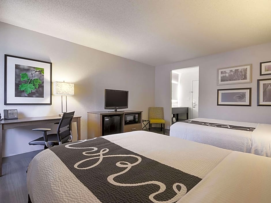 La Quinta by Wyndham Hartford Bradley Airport