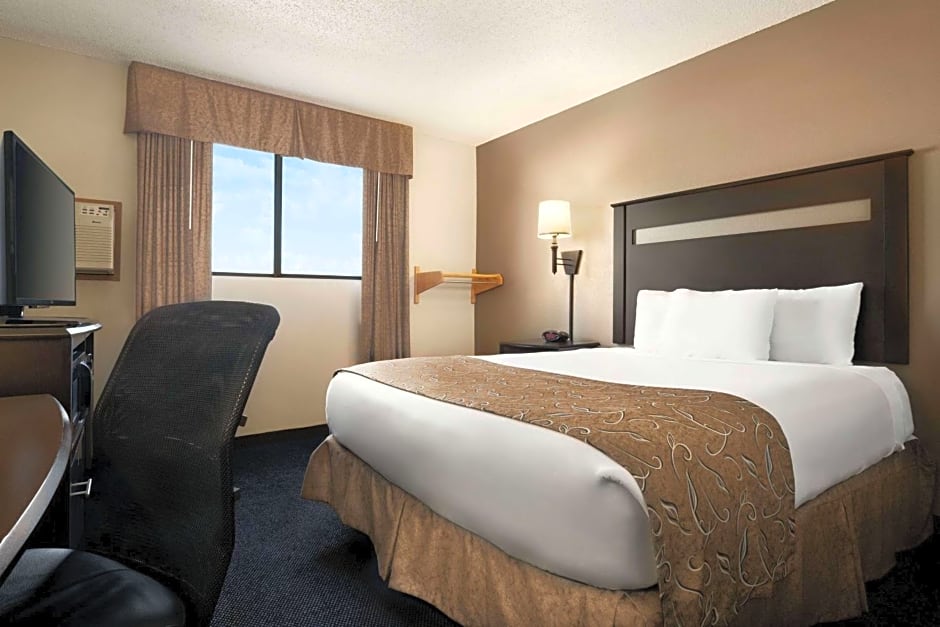 Super 8 by Wyndham Lincoln North