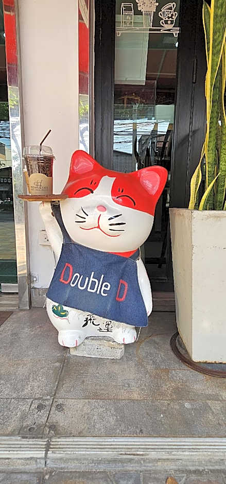 Double D Rooms & Cafe