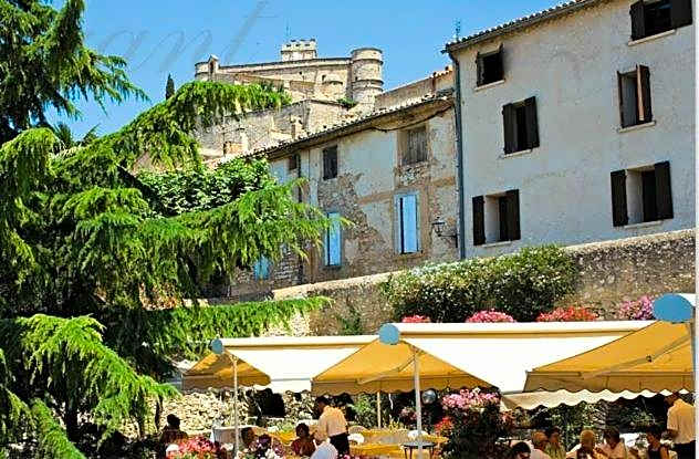 Logis Hotel Restaurant Les Geraniums