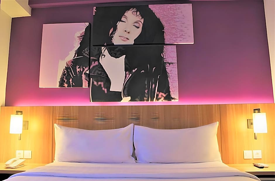 Fame Hotel Sunset Road