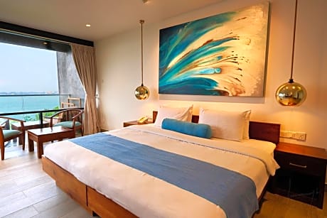 Deluxe Double or Twin Room with Partial Sea View