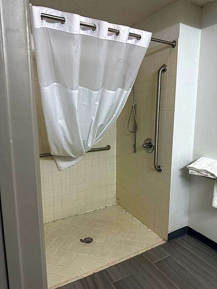Quality Inn & Suites Decatur Priceville I-65