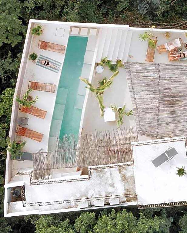 Koos Tulum Hotel